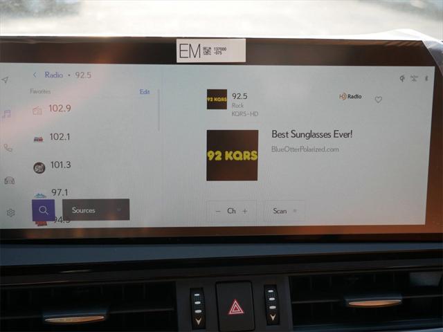 new 2025 Lexus ES 300h car, priced at $52,524