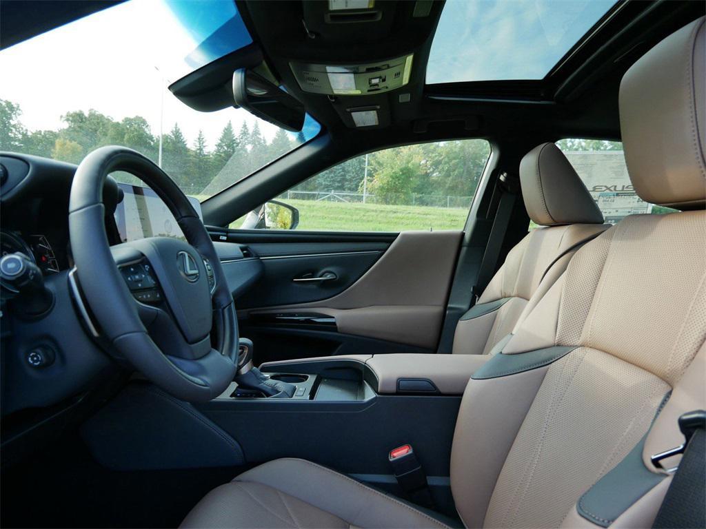 new 2025 Lexus ES 300h car, priced at $52,407