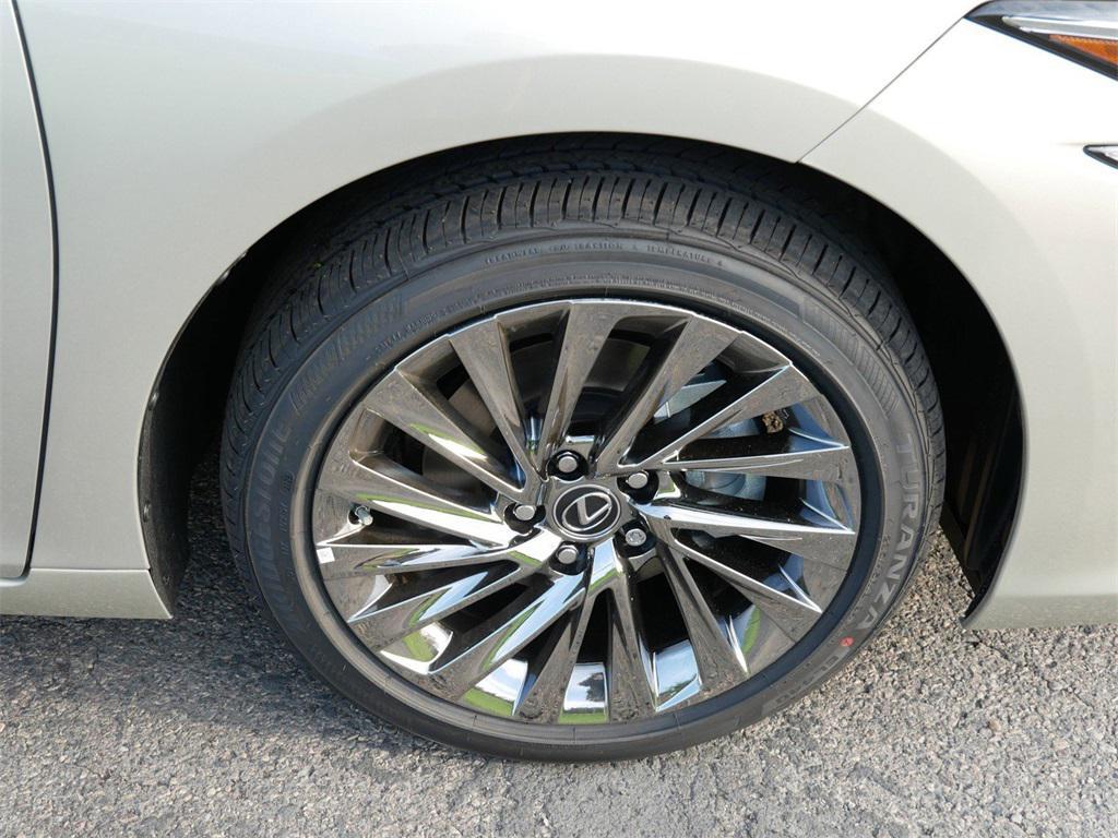 new 2025 Lexus ES 300h car, priced at $52,407