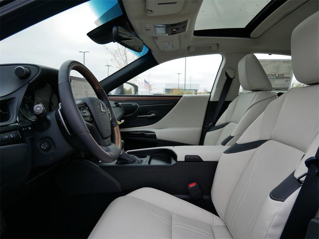 new 2025 Lexus ES 300h car, priced at $55,309
