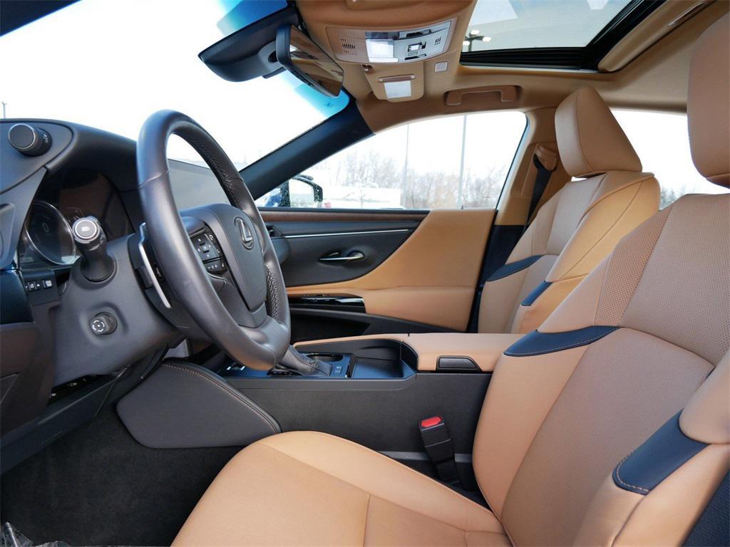 used 2024 Lexus ES 300h car, priced at $42,999