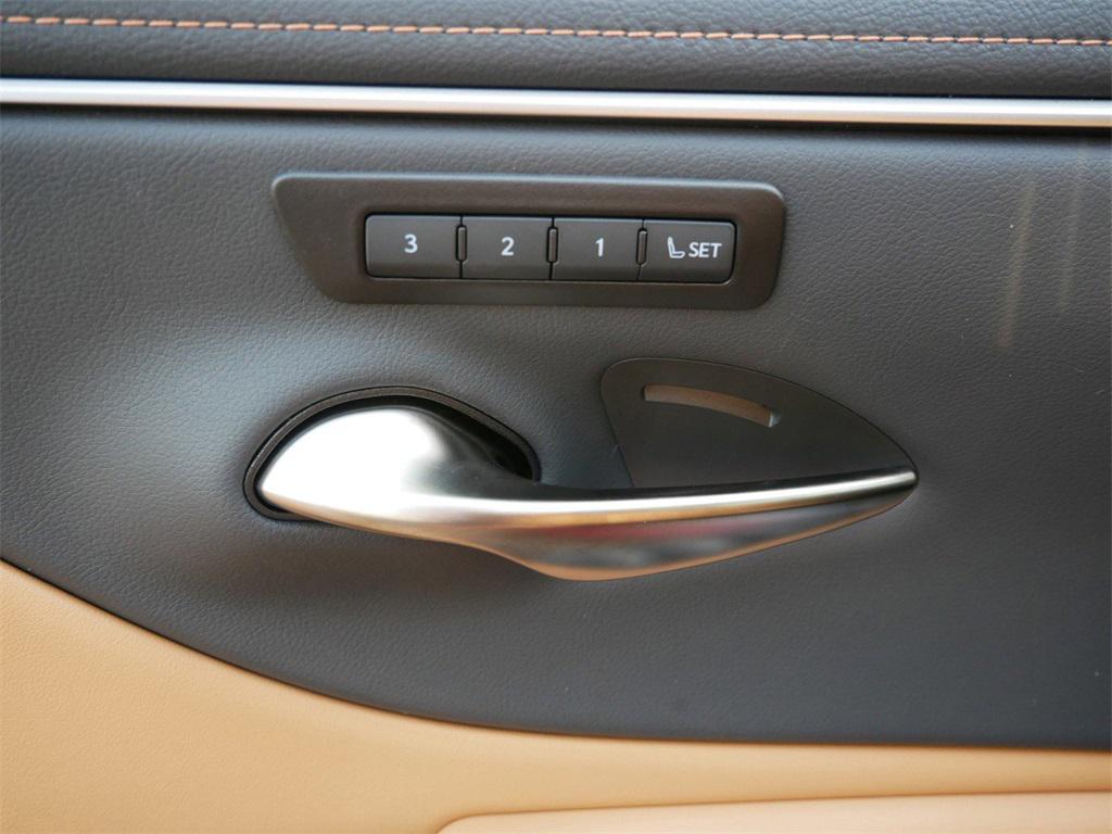 new 2025 Lexus ES 300h car, priced at $52,109