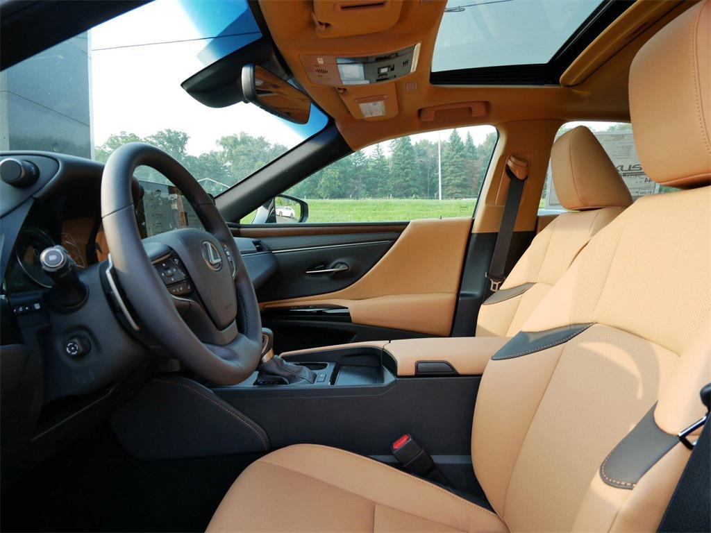 new 2025 Lexus ES 300h car, priced at $52,109