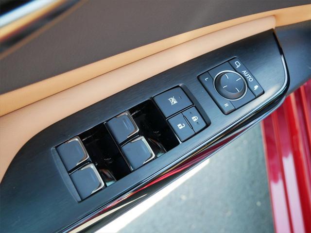 used 2025 Lexus ES 300h car, priced at $47,999