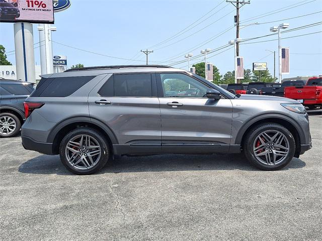 used 2025 Ford Explorer car, priced at $45,996