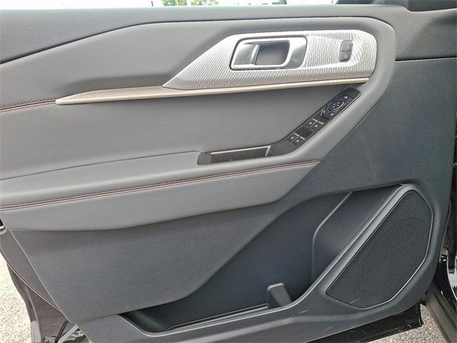 new 2025 Ford Explorer car, priced at $40,161