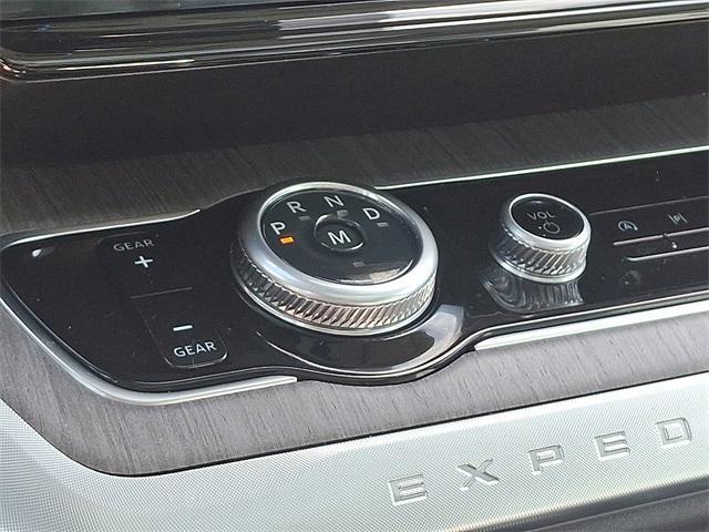 new 2025 Ford Expedition car, priced at $86,690