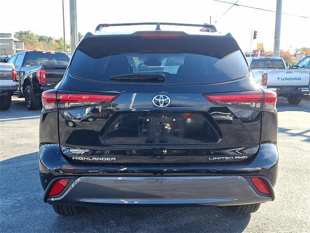 used 2022 Toyota Highlander car, priced at $35,284