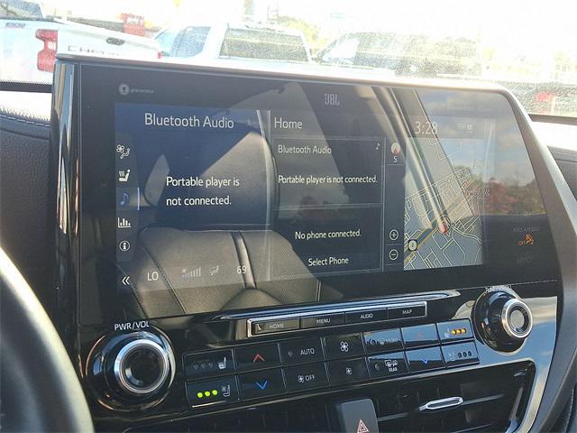 used 2022 Toyota Highlander car, priced at $35,284