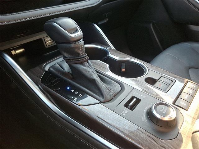 used 2022 Toyota Highlander car, priced at $35,284