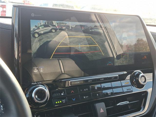 used 2022 Toyota Highlander car, priced at $35,284