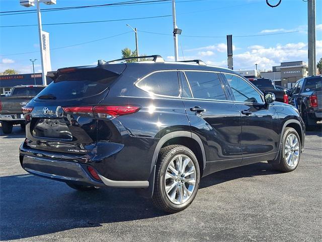 used 2022 Toyota Highlander car, priced at $35,284