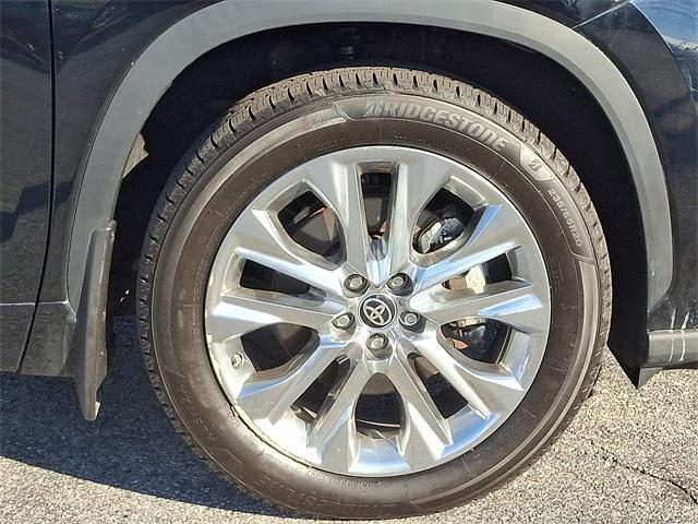 used 2022 Toyota Highlander car, priced at $35,284