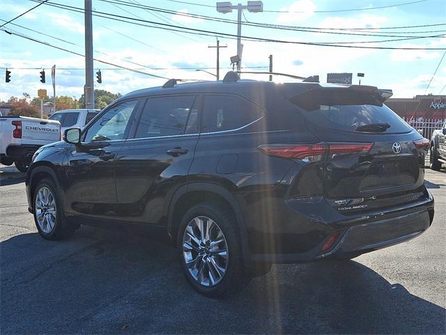 used 2022 Toyota Highlander car, priced at $35,284