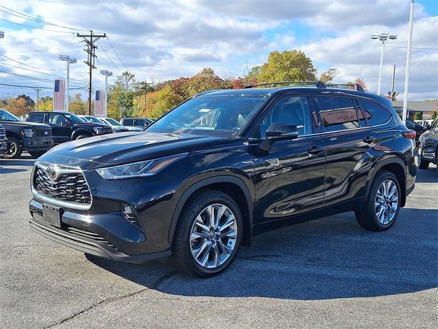 used 2022 Toyota Highlander car, priced at $35,284