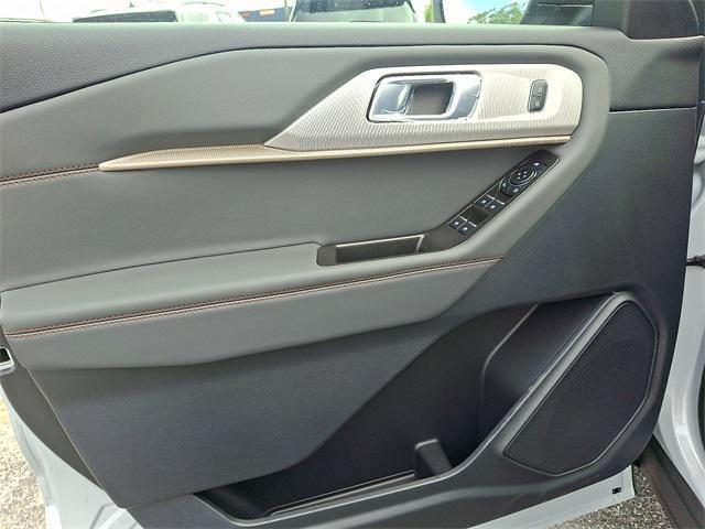new 2025 Ford Explorer car, priced at $40,161