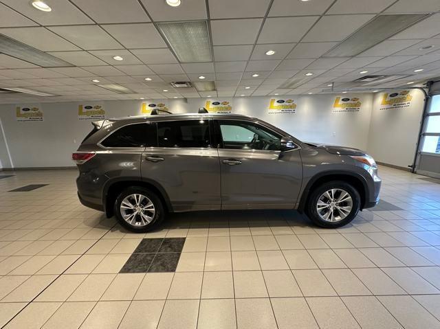 used 2015 Toyota Highlander car, priced at $18,500