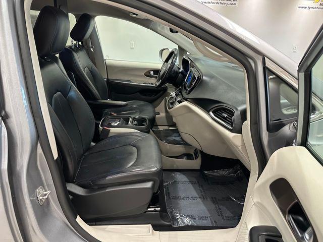 used 2019 Chrysler Pacifica car, priced at $11,000