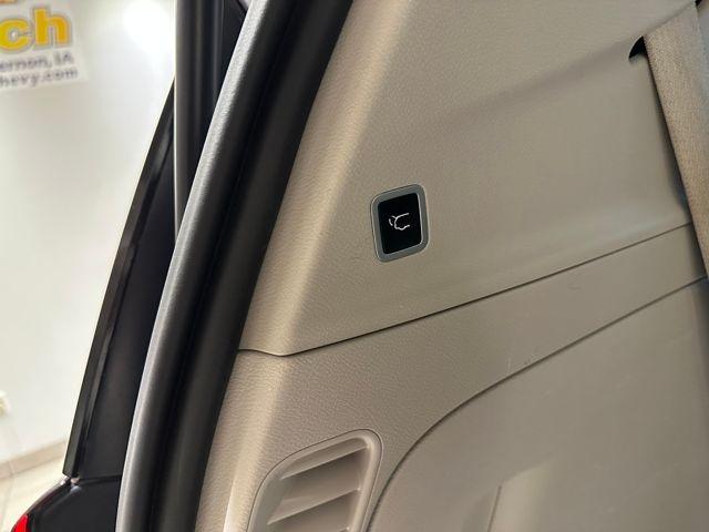 used 2019 Chrysler Pacifica car, priced at $11,000