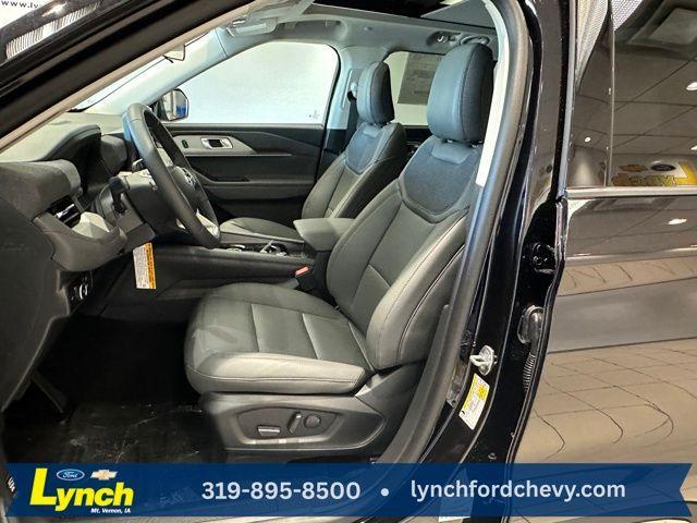 new 2025 Ford Explorer car, priced at $47,272