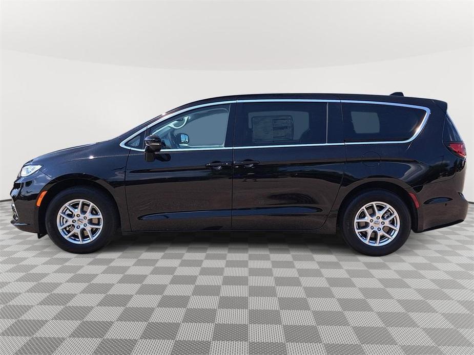 new 2024 Chrysler Pacifica car, priced at $39,124