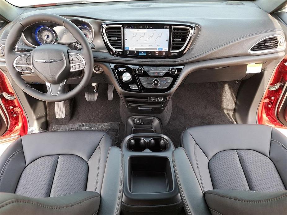 new 2025 Chrysler Pacifica car, priced at $45,635