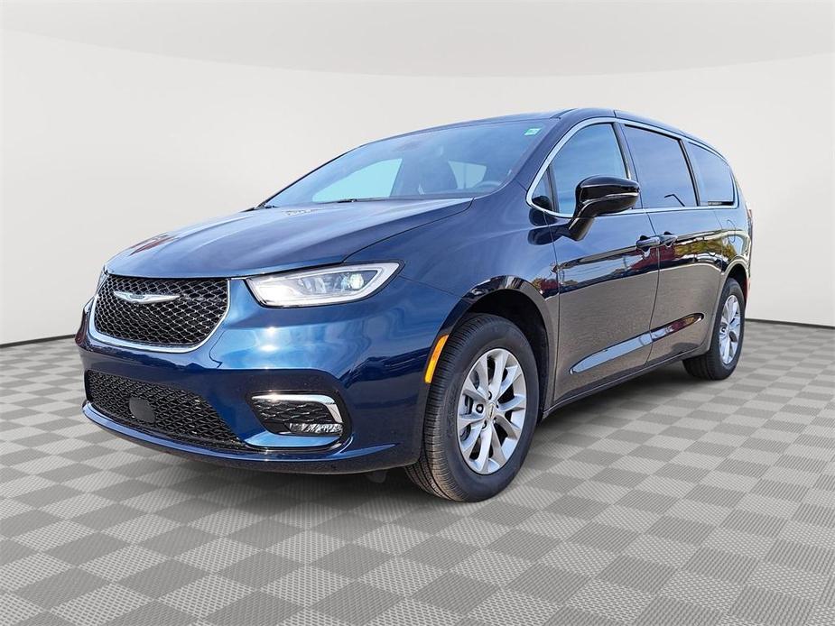 new 2025 Chrysler Pacifica car, priced at $45,635