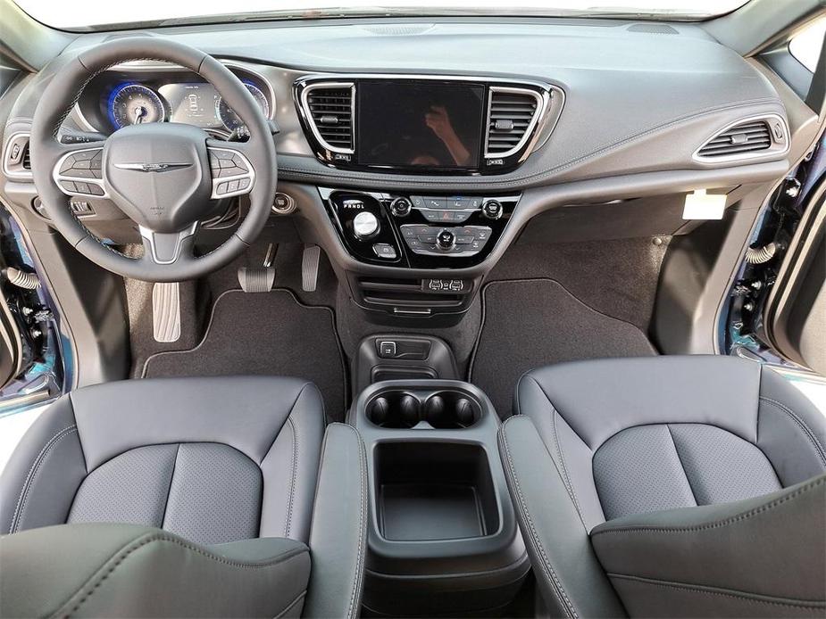 new 2025 Chrysler Pacifica car, priced at $45,635