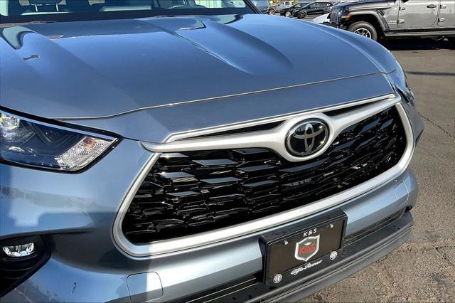 used 2022 Toyota Highlander car, priced at $30,521