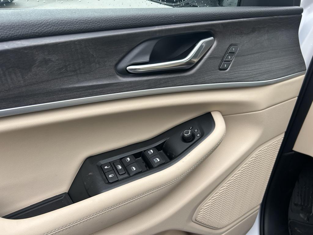 new 2025 Jeep Grand Cherokee car, priced at $41,835