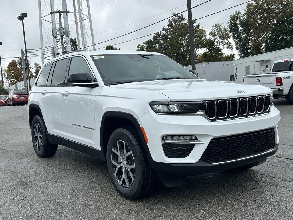 new 2025 Jeep Grand Cherokee car, priced at $41,835