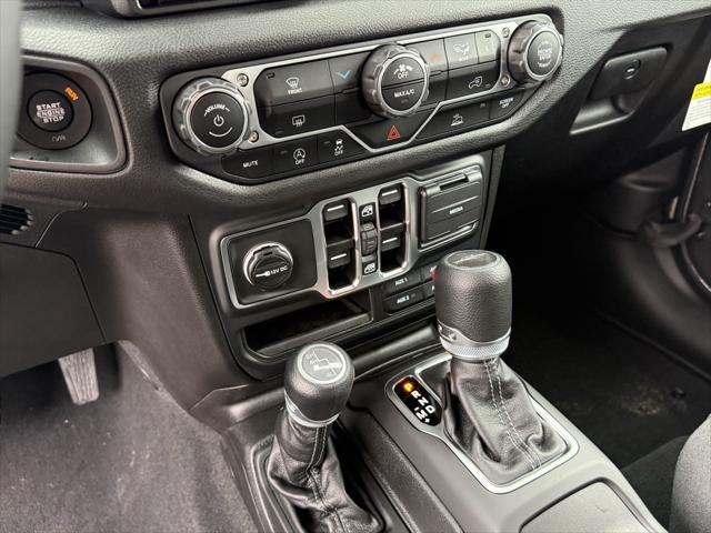 new 2025 Jeep Gladiator car, priced at $39,975
