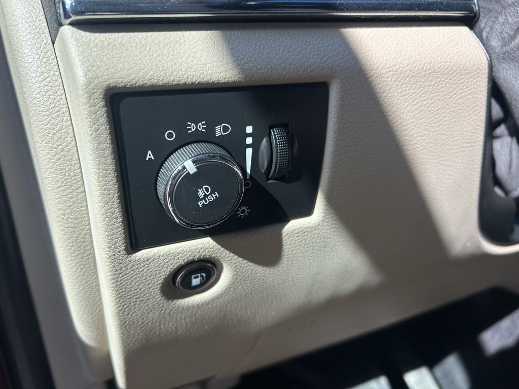 used 2014 Jeep Grand Cherokee car, priced at $12,995