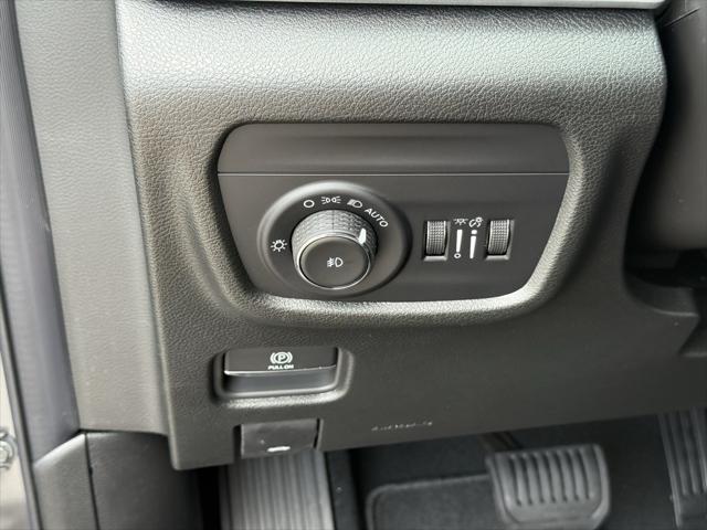new 2025 Jeep Grand Cherokee L car, priced at $43,215
