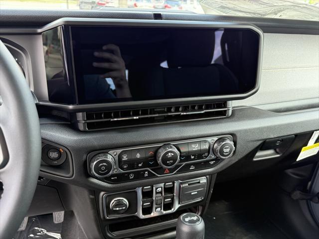 new 2025 Jeep Wrangler car, priced at $40,175