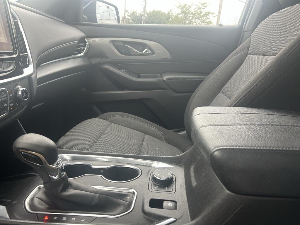 used 2022 Chevrolet Traverse car, priced at $27,500