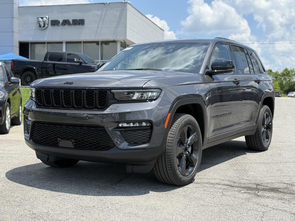 new 2025 Jeep Grand Cherokee car, priced at $40,720