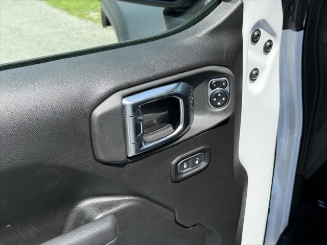 new 2025 Jeep Gladiator car, priced at $45,710