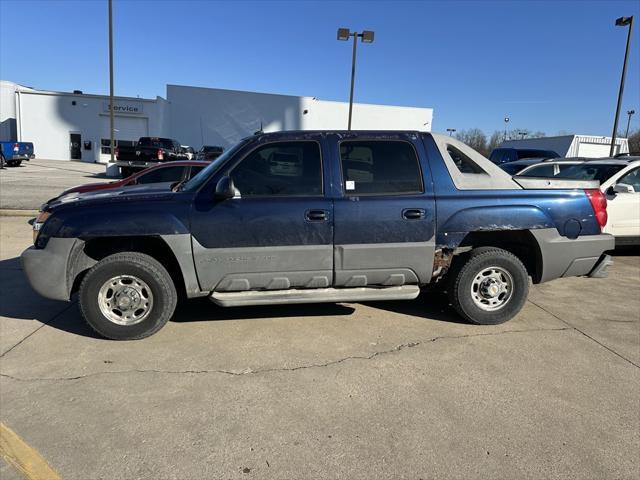 used 2002 Chevrolet Avalanche car, priced at $9,995