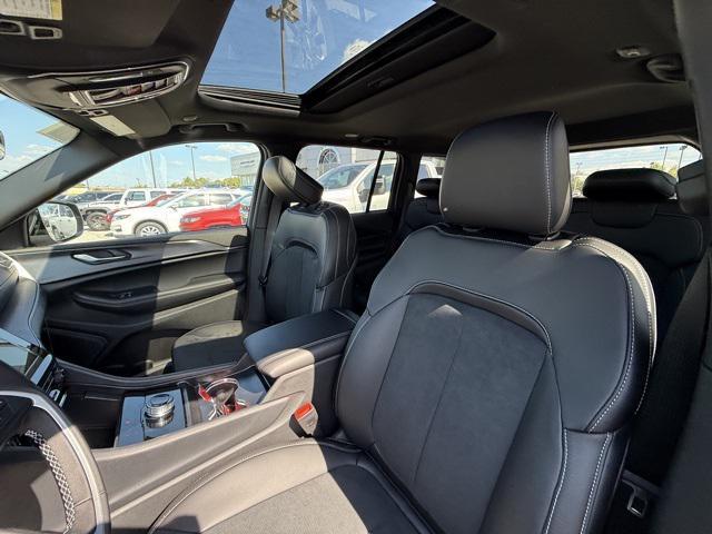 new 2025 Jeep Grand Cherokee car, priced at $40,875