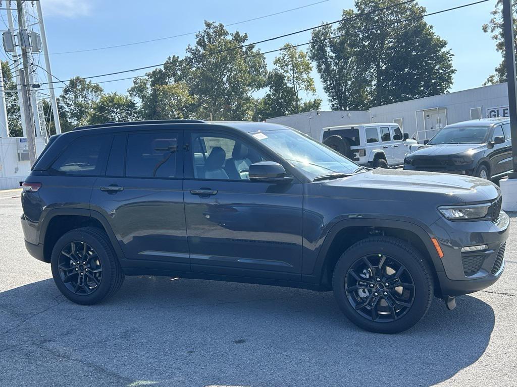 new 2025 Jeep Grand Cherokee car, priced at $43,235