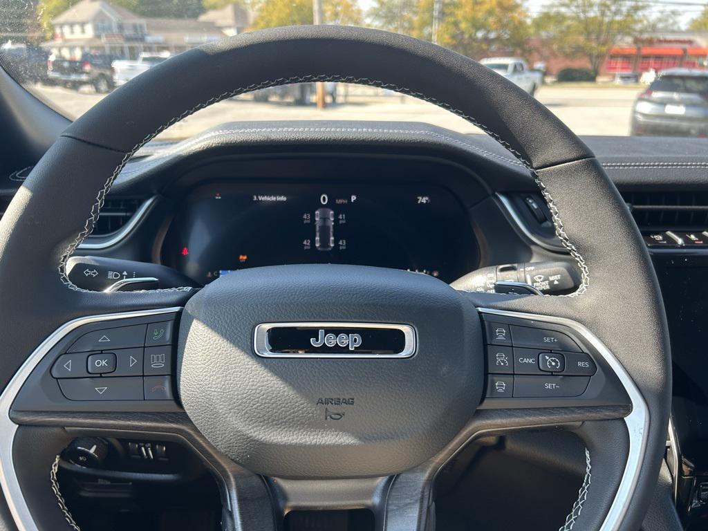 new 2025 Jeep Grand Cherokee car, priced at $43,235