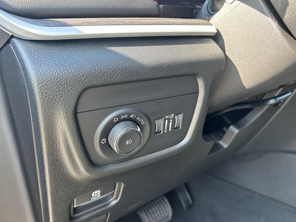 new 2025 Jeep Grand Cherokee car, priced at $43,235