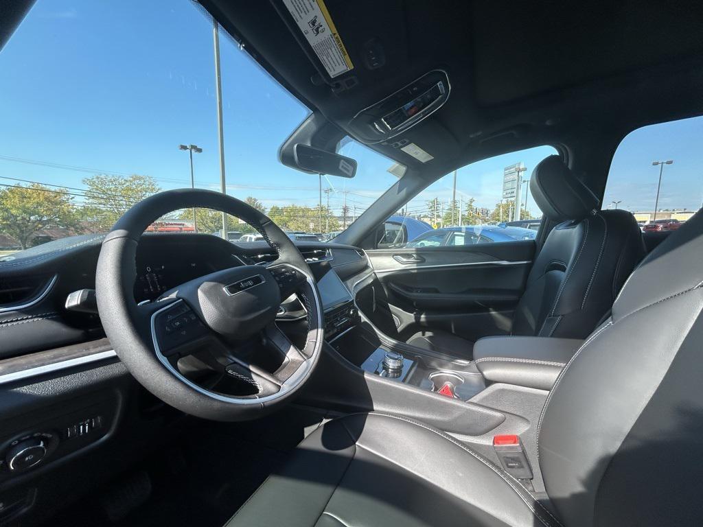 new 2025 Jeep Grand Cherokee car, priced at $43,235