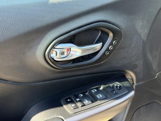 used 2022 Jeep Cherokee car, priced at $26,995