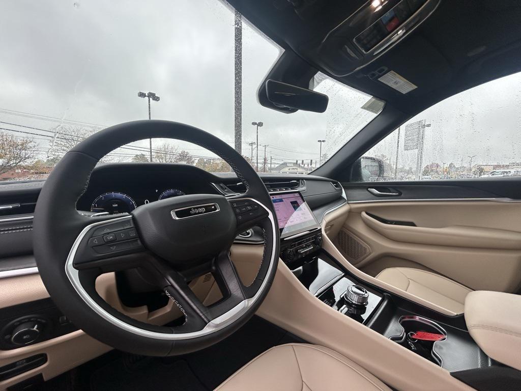 new 2025 Jeep Grand Cherokee car, priced at $40,005