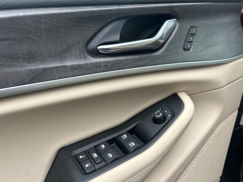 new 2025 Jeep Grand Cherokee car, priced at $40,005