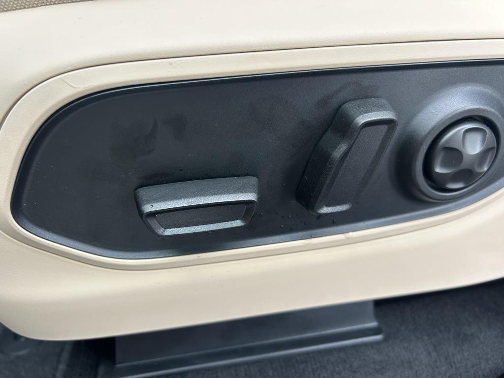 new 2025 Jeep Grand Cherokee car, priced at $40,005