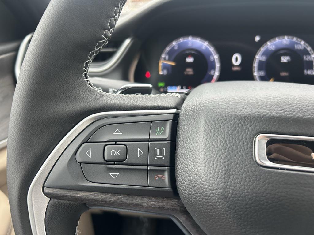 new 2025 Jeep Grand Cherokee car, priced at $40,005