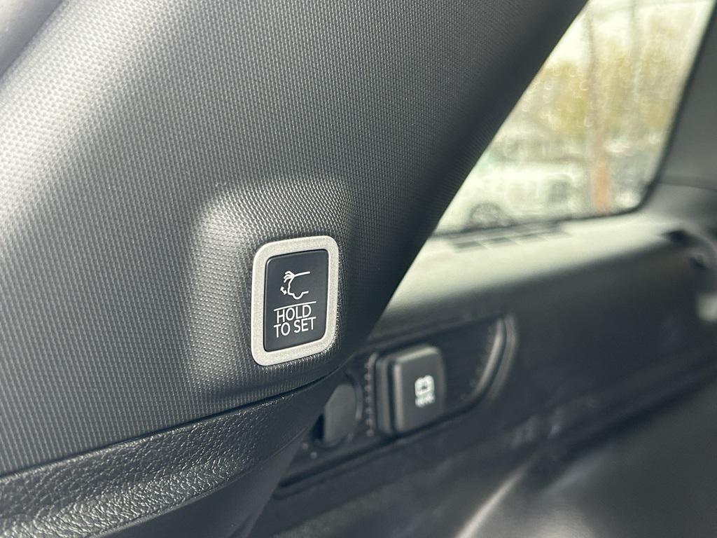 new 2025 Jeep Grand Cherokee car, priced at $40,005